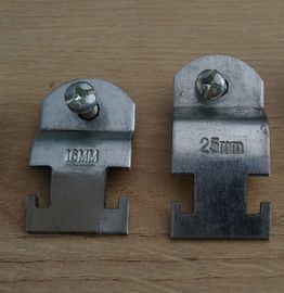 20mm 25mm 32mm エレクトロニック BS4568 導管 ストラット クランプ 厚さ 1.5m 2.0mm